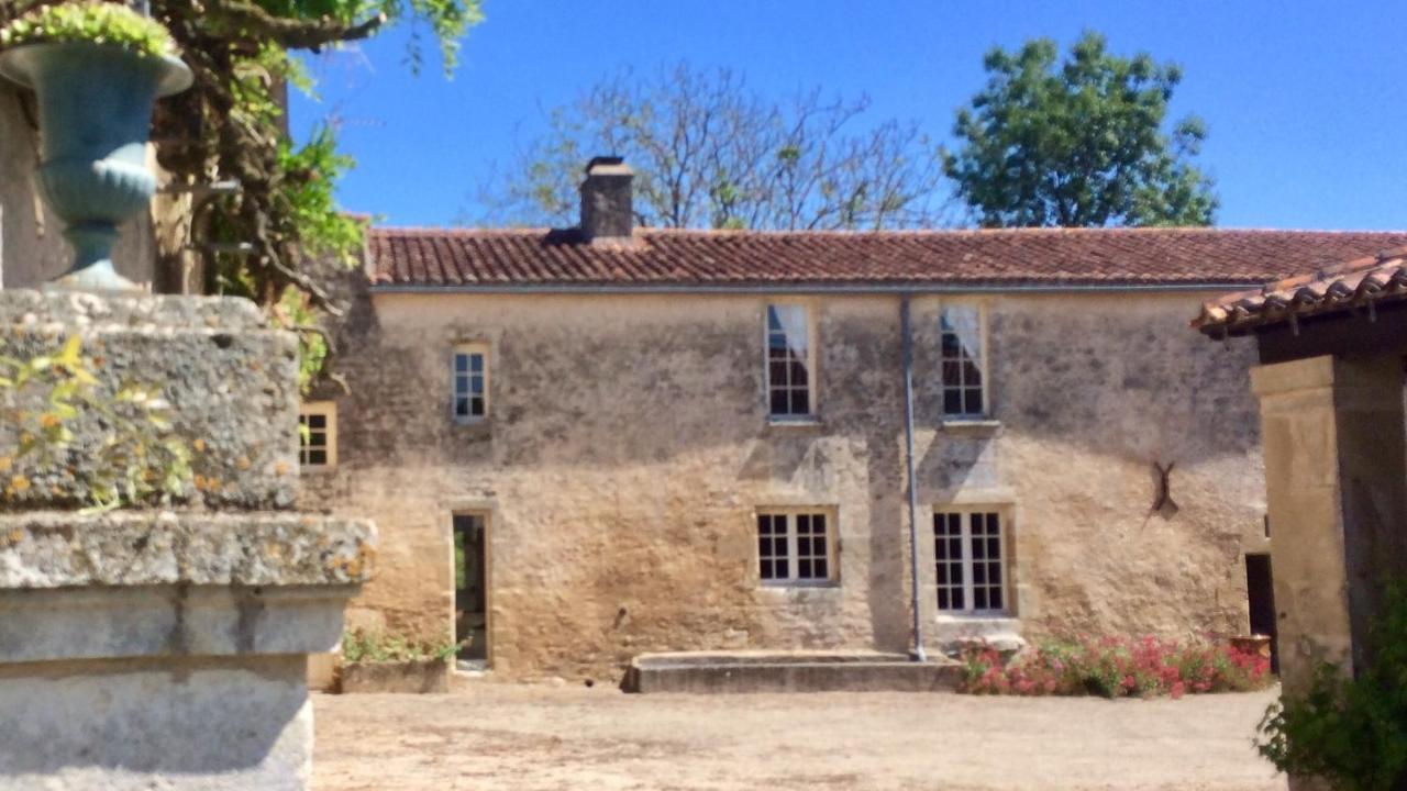 Bed and Breakfast Logis De La Touche Saint-Hilaire-des-Loges Экстерьер фото