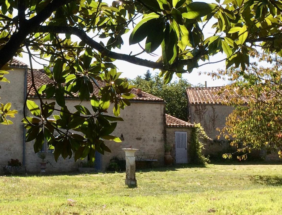 Bed and Breakfast Logis De La Touche Saint-Hilaire-des-Loges Экстерьер фото