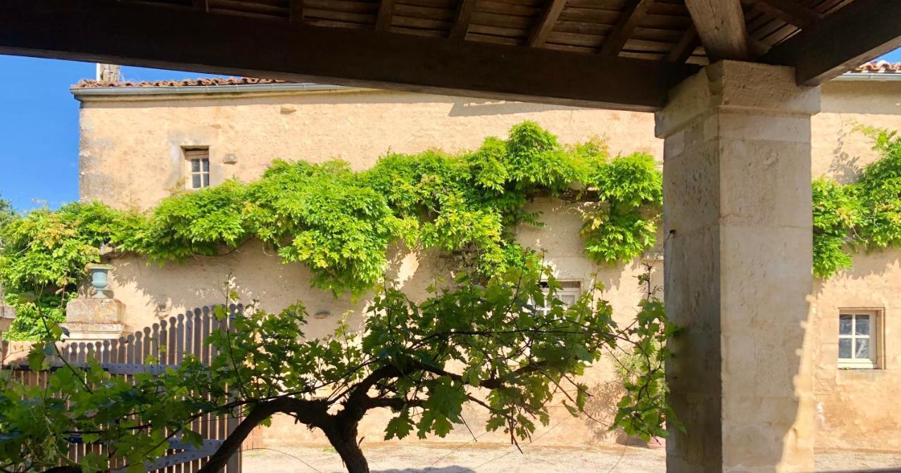 Bed and Breakfast Logis De La Touche Saint-Hilaire-des-Loges Экстерьер фото
