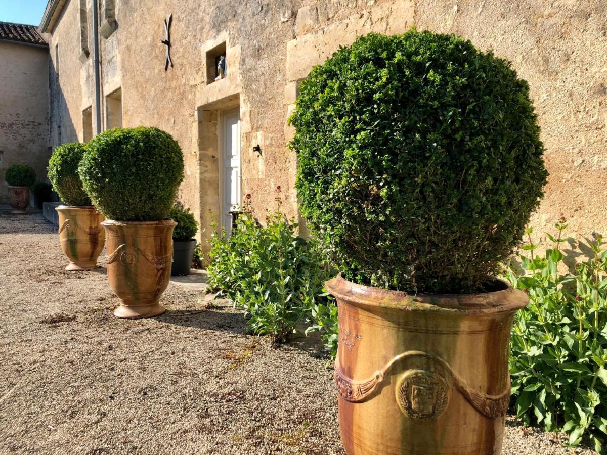 Bed and Breakfast Logis De La Touche Saint-Hilaire-des-Loges Экстерьер фото