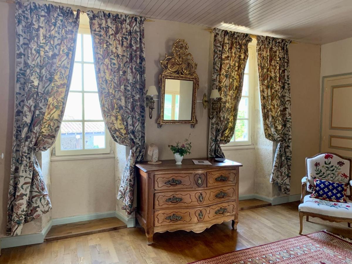 Bed and Breakfast Logis De La Touche Saint-Hilaire-des-Loges Экстерьер фото